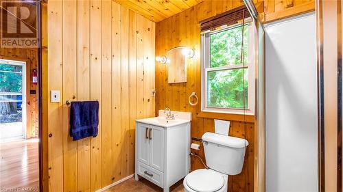 1081 Dyers Bay Road, Northern Bruce Peninsula, ON - Indoor Photo Showing Bathroom