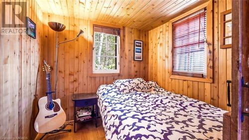 1081 Dyers Bay Road, Northern Bruce Peninsula, ON - Indoor Photo Showing Bedroom