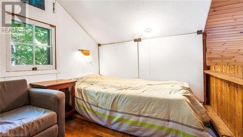 1081 Dyers Bay Road, Northern Bruce Peninsula, ON - Indoor Photo Showing Bedroom