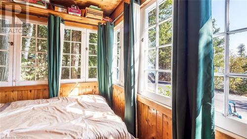 1081 Dyers Bay Road, Northern Bruce Peninsula, ON - Indoor Photo Showing Bedroom