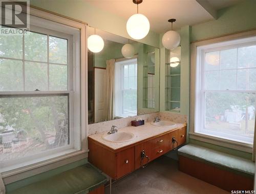 200 1St Street W, Ponteix, SK - Indoor Photo Showing Bathroom