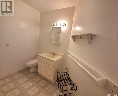 200 1St Street W, Ponteix, SK - Indoor Photo Showing Bathroom