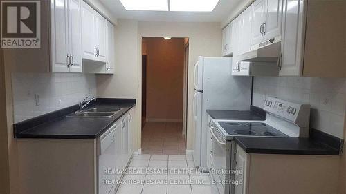 204 - 135 Hillcrest Avenue S, Mississauga, ON - Indoor Photo Showing Kitchen With Double Sink