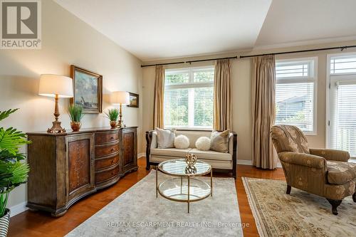 55 Landscapes Trail, Hamilton, ON - Indoor Photo Showing Living Room