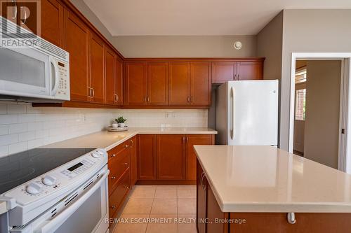 55 Landscapes Trail, Hamilton, ON - Indoor Photo Showing Kitchen