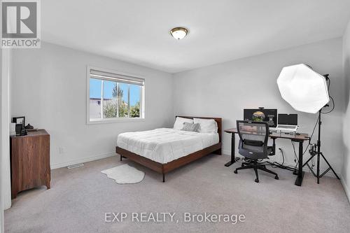 8435 Kelsey Crescent, Niagara Falls, ON - Indoor Photo Showing Bedroom