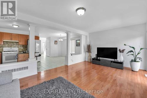 8435 Kelsey Crescent, Niagara Falls, ON - Indoor Photo Showing Living Room