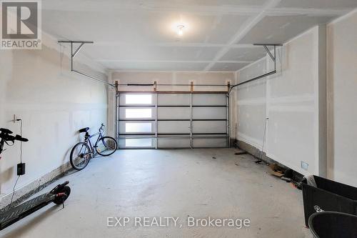 31 Santos Drive, Haldimand, ON - Indoor Photo Showing Garage