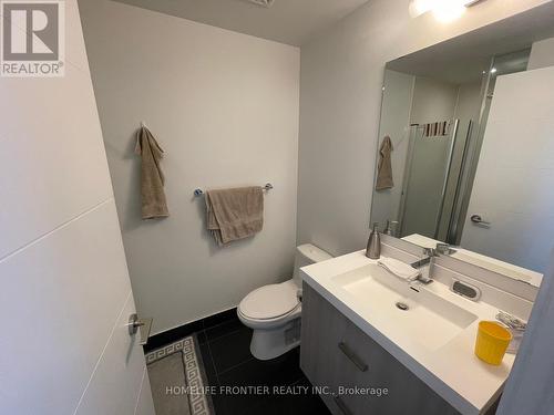 3611 - 50 Wellesley Street E, Toronto, ON - Indoor Photo Showing Bathroom