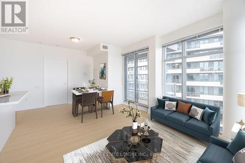 3711 - 2191 Yonge Street, Toronto, ON - Indoor Photo Showing Living Room