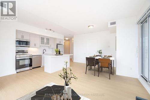 3711 - 2191 Yonge Street, Toronto, ON - Indoor Photo Showing Kitchen