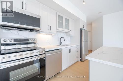 3711 - 2191 Yonge Street, Toronto, ON - Indoor Photo Showing Kitchen