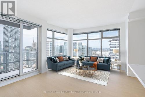 3711 - 2191 Yonge Street, Toronto, ON - Indoor Photo Showing Living Room