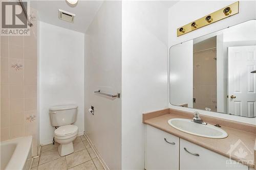 14 Ashpark Crescent, Ottawa, ON - Indoor Photo Showing Bathroom