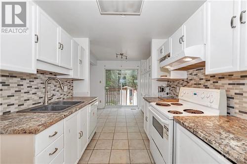 14 Ashpark Crescent, Ottawa, ON - Indoor Photo Showing Kitchen With Double Sink