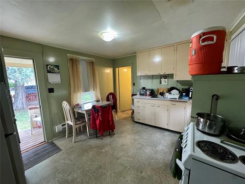 135 & 123 Halliford Avenue, Princeton, BC - Indoor Photo Showing Kitchen