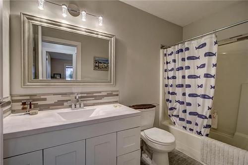 103-4305 Bellevue Drive, Vernon, BC - Indoor Photo Showing Bathroom