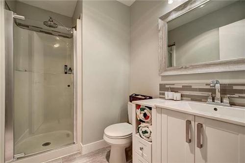 103-4305 Bellevue Drive, Vernon, BC - Indoor Photo Showing Bathroom