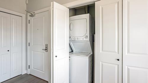 204-3220 Skyview Lane, West Kelowna, BC - Indoor Photo Showing Laundry Room