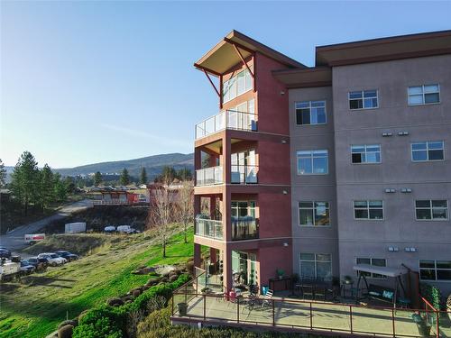 204-3220 Skyview Lane, West Kelowna, BC - Outdoor