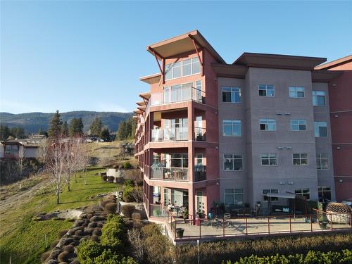 204-3220 Skyview Lane, West Kelowna, BC - Outdoor