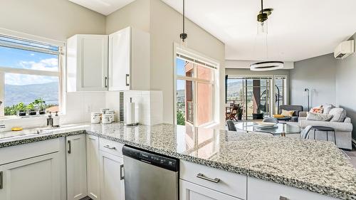 204-3220 Skyview Lane, West Kelowna, BC - Indoor Photo Showing Kitchen With Upgraded Kitchen