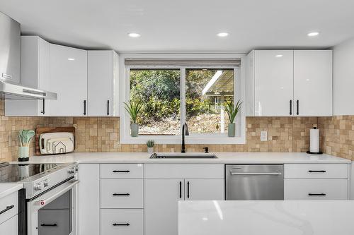 3120 Webber Road, West Kelowna, BC - Indoor Photo Showing Kitchen With Upgraded Kitchen