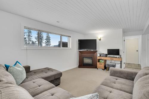 3120 Webber Road, West Kelowna, BC - Indoor Photo Showing Living Room With Fireplace