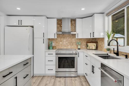 3120 Webber Road, West Kelowna, BC - Indoor Photo Showing Kitchen With Upgraded Kitchen