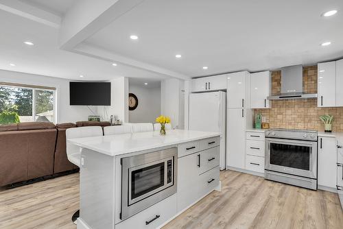 3120 Webber Road, West Kelowna, BC - Indoor Photo Showing Kitchen With Upgraded Kitchen