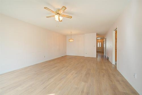 25-2200 Gordon Drive, Kelowna, BC - Indoor Photo Showing Other Room