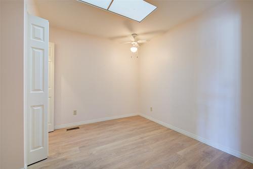 25-2200 Gordon Drive, Kelowna, BC - Indoor Photo Showing Other Room