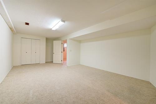 25-2200 Gordon Drive, Kelowna, BC - Indoor Photo Showing Other Room