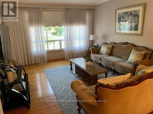 510 Ettridge Court, Mississauga, ON - Indoor Photo Showing Living Room