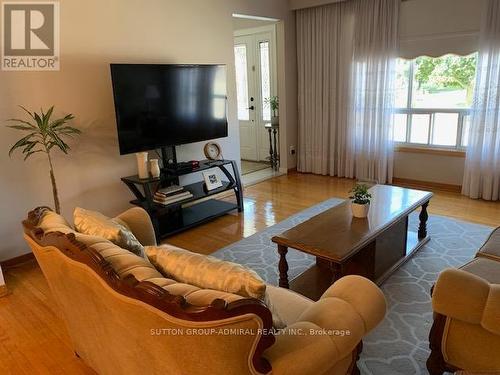 510 Ettridge Court, Mississauga, ON - Indoor Photo Showing Living Room