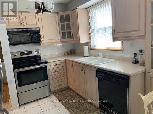 510 Ettridge Court, Mississauga, ON - Indoor Photo Showing Kitchen With Double Sink