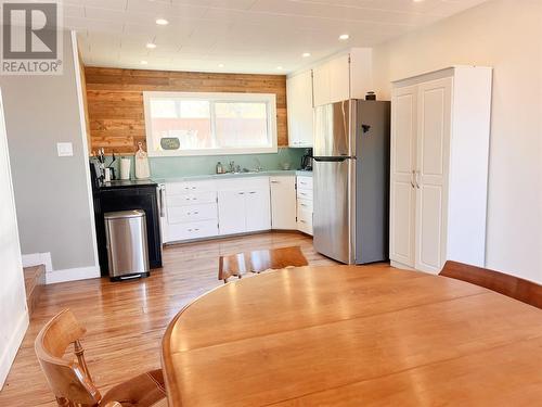 7168 Brent Road, Peachland, BC - Indoor Photo Showing Kitchen