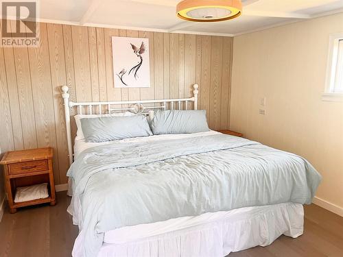 7168 Brent Road, Peachland, BC - Indoor Photo Showing Bedroom