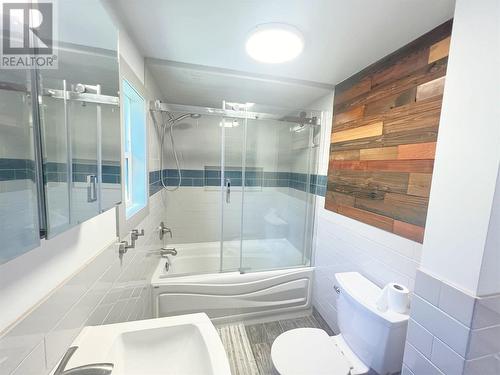 7168 Brent Road, Peachland, BC - Indoor Photo Showing Bathroom