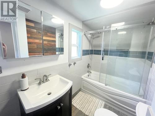 7168 Brent Road, Peachland, BC - Indoor Photo Showing Bathroom