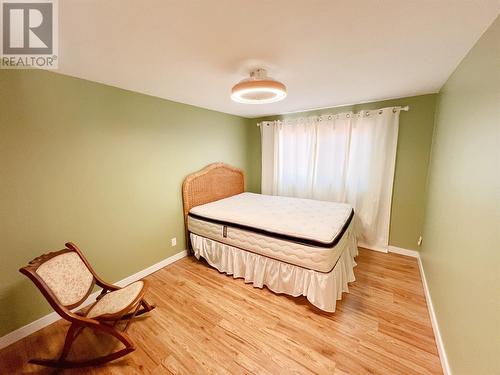 7168 Brent Road, Peachland, BC - Indoor Photo Showing Bedroom