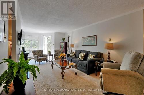 316 - 111 Grew Boulevard, Georgina, ON - Indoor Photo Showing Living Room