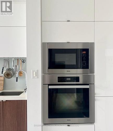 4911 - 21 Iceboat Terrace, Toronto, ON - Indoor Photo Showing Kitchen