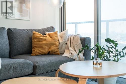 2907 - 17 Bathurst Street, Toronto, ON - Indoor Photo Showing Living Room