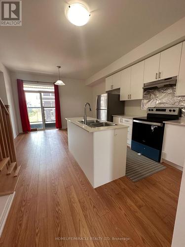 434 Okanagan Path, Oshawa, ON - Indoor Photo Showing Kitchen With Double Sink