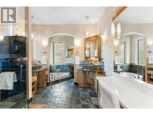 1778 Vineyard Drive, Kelowna, BC - Indoor Photo Showing Bathroom