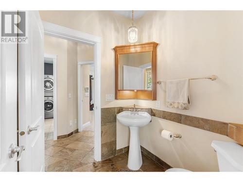 1778 Vineyard Drive, Kelowna, BC - Indoor Photo Showing Bathroom