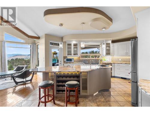 1778 Vineyard Drive, Kelowna, BC - Indoor Photo Showing Kitchen With Upgraded Kitchen