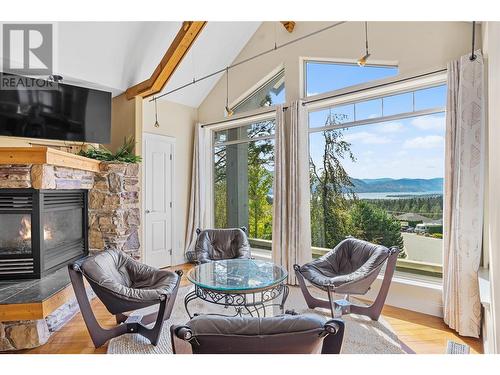 1778 Vineyard Drive, Kelowna, BC - Indoor Photo Showing Living Room With Fireplace