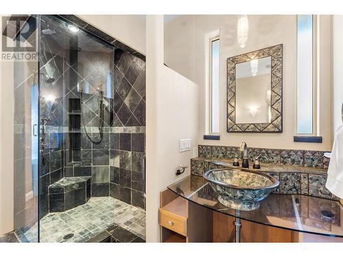 1778 Vineyard Drive, Kelowna, BC - Indoor Photo Showing Bathroom